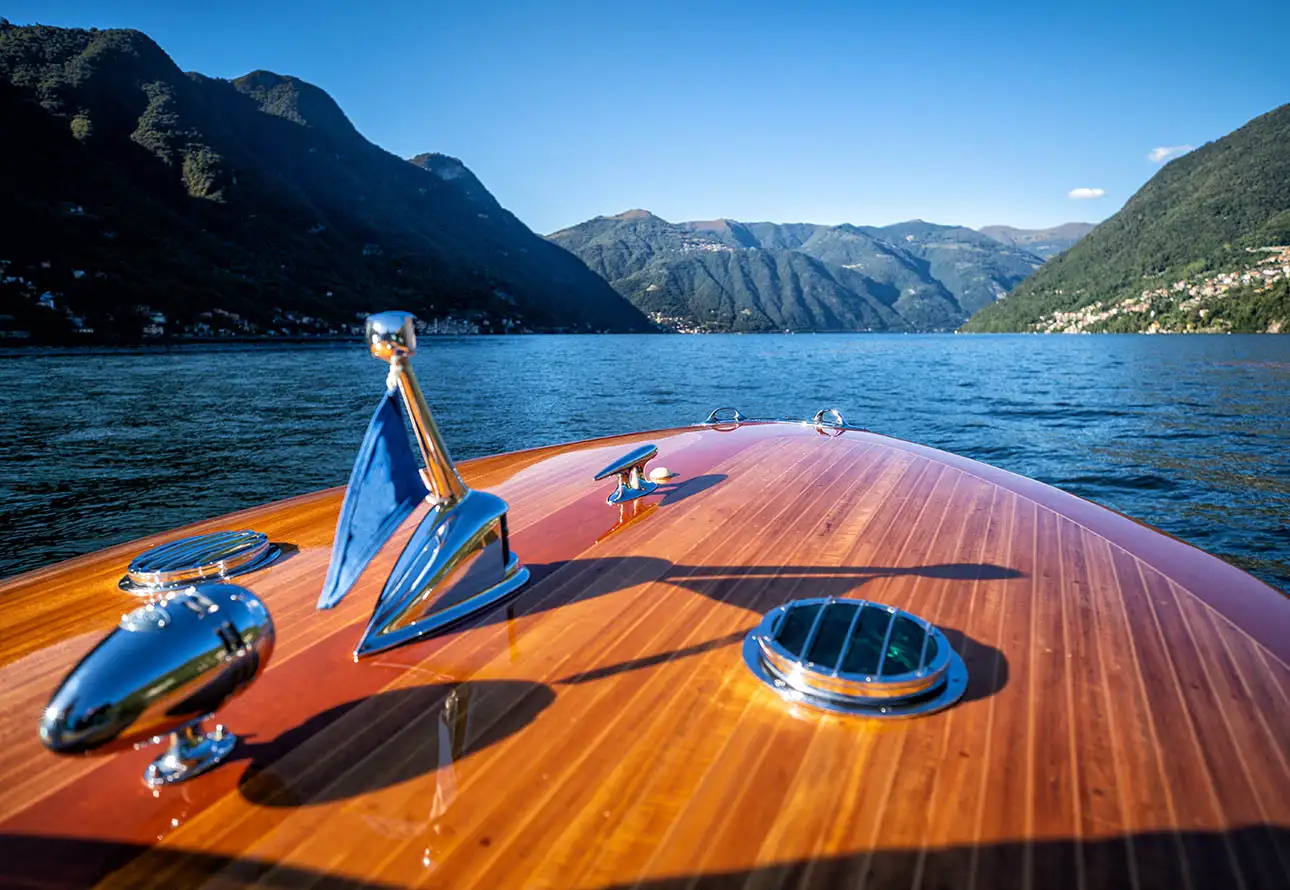 Aventuras acuáticas: explorar el lago de Como en barco