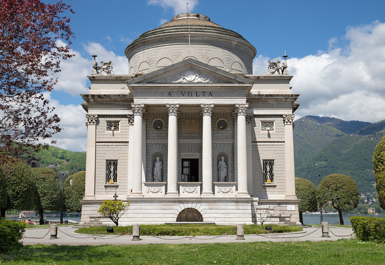 Birthplace of Alessandro Volta: majestic building with columns and clock
