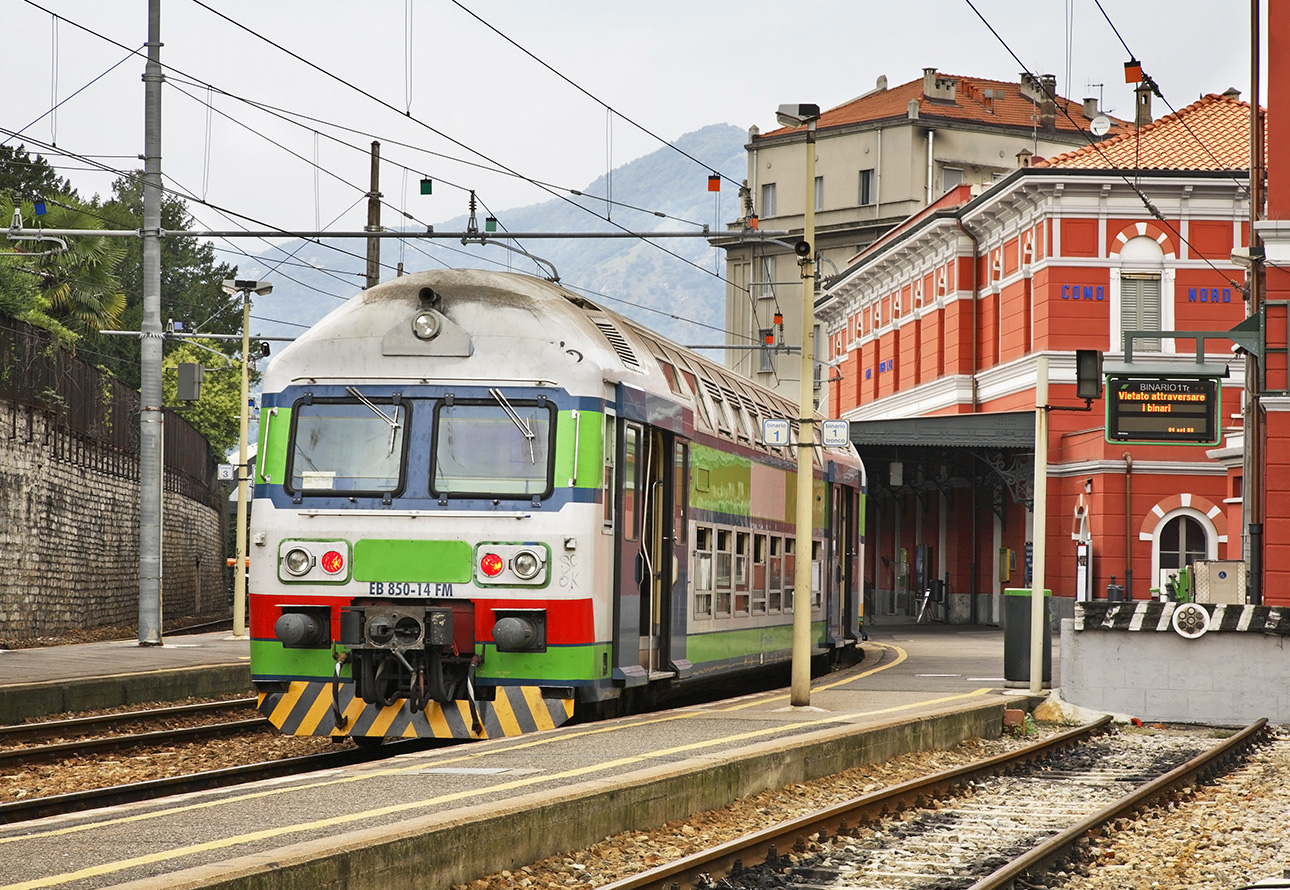 Train arriving at Como station